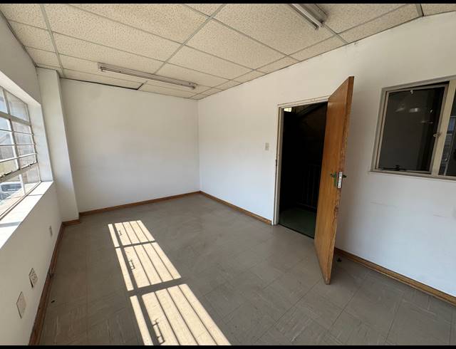 166M² WAREHOUSE TO LET IN ROBERTVILLE